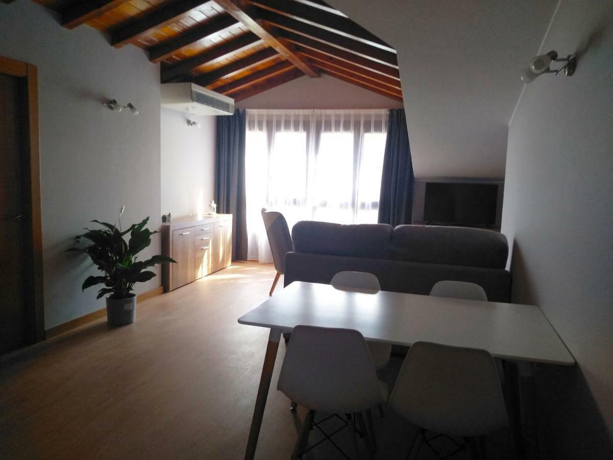 Apartamentos Prestin Onís Eksteriør billede